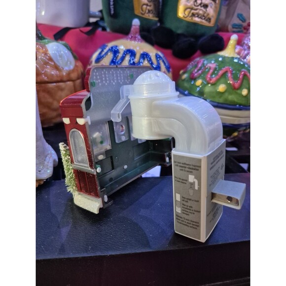 BATH & BODY WORKS HOT COCOA STAND LIGHT UP WALLFLOWERS PLUG CHRISTMAS - Picture 4 of 5